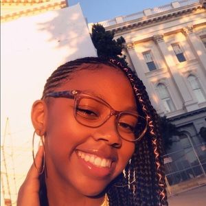 Meet your Posher, Tania